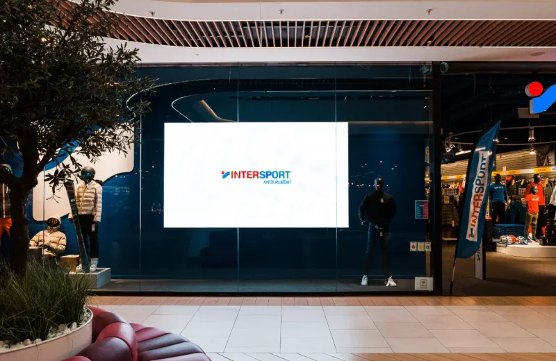 Ledwall indoor de Maxled dans la vitrine d’Intersport au Westland Shopping
