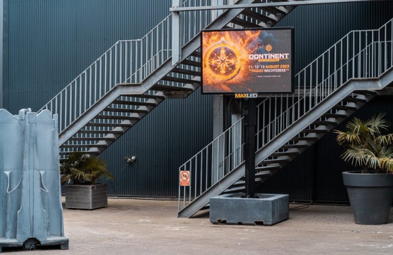 Mobiele LED-totem van 2,5 m² van Maxled aan het Sportpaleis in Antwerpen